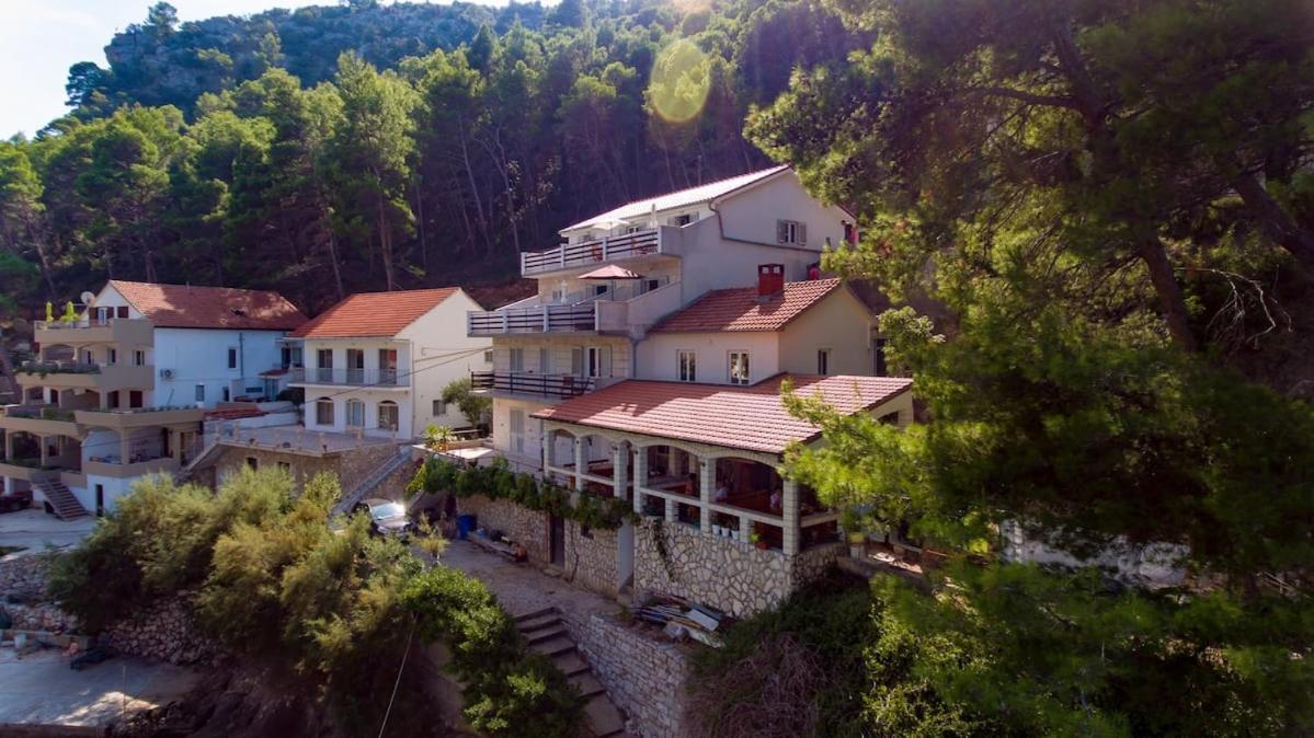 Villa Mateljan Zastražišće Екстериор снимка