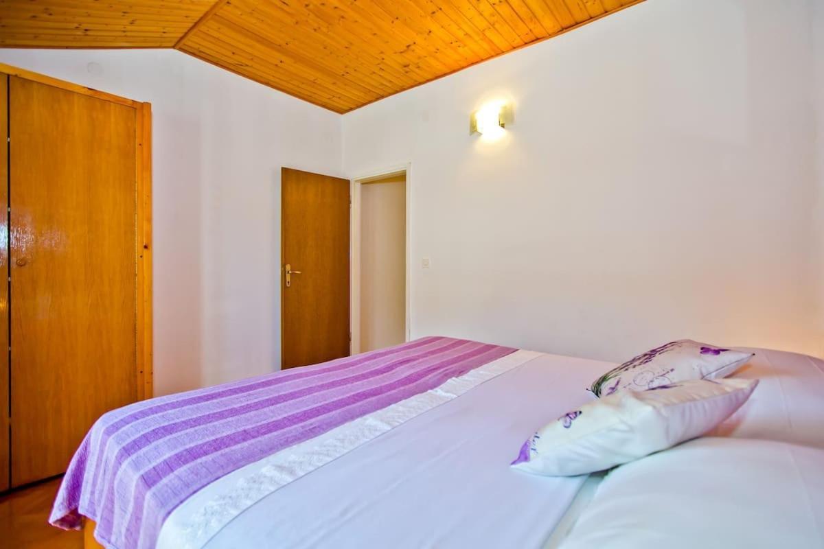 Villa Mateljan Zastražišće Екстериор снимка