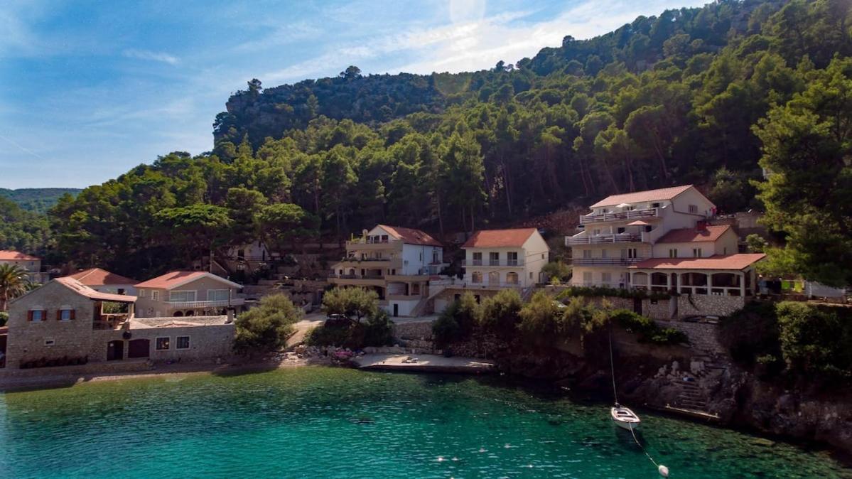 Villa Mateljan Zastražišće Екстериор снимка