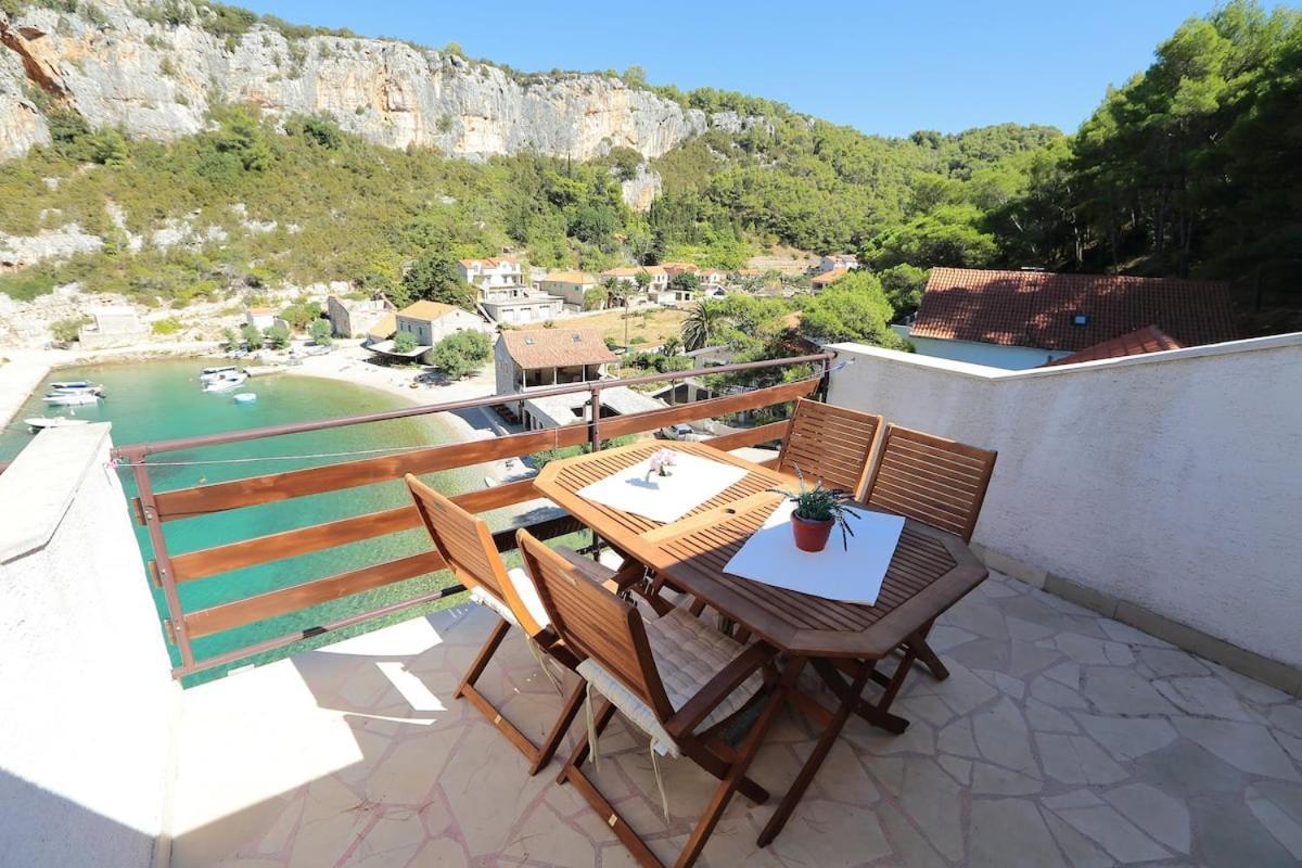 Villa Mateljan Zastražišće Екстериор снимка
