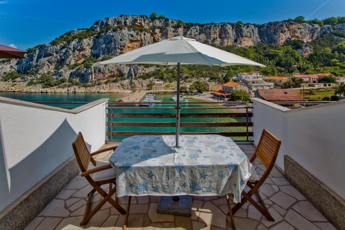 Villa Mateljan Zastražišće Екстериор снимка