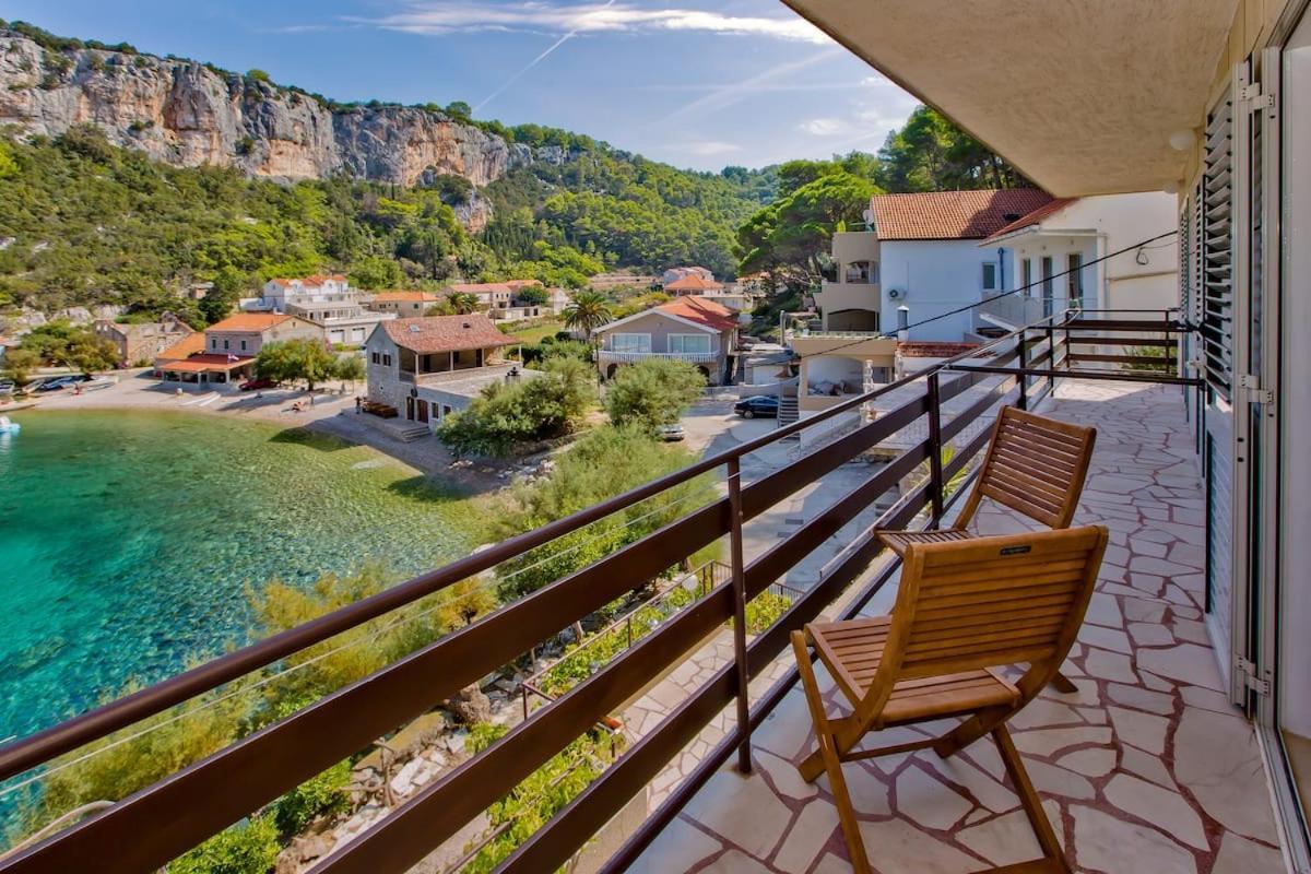 Villa Mateljan Zastražišće Екстериор снимка