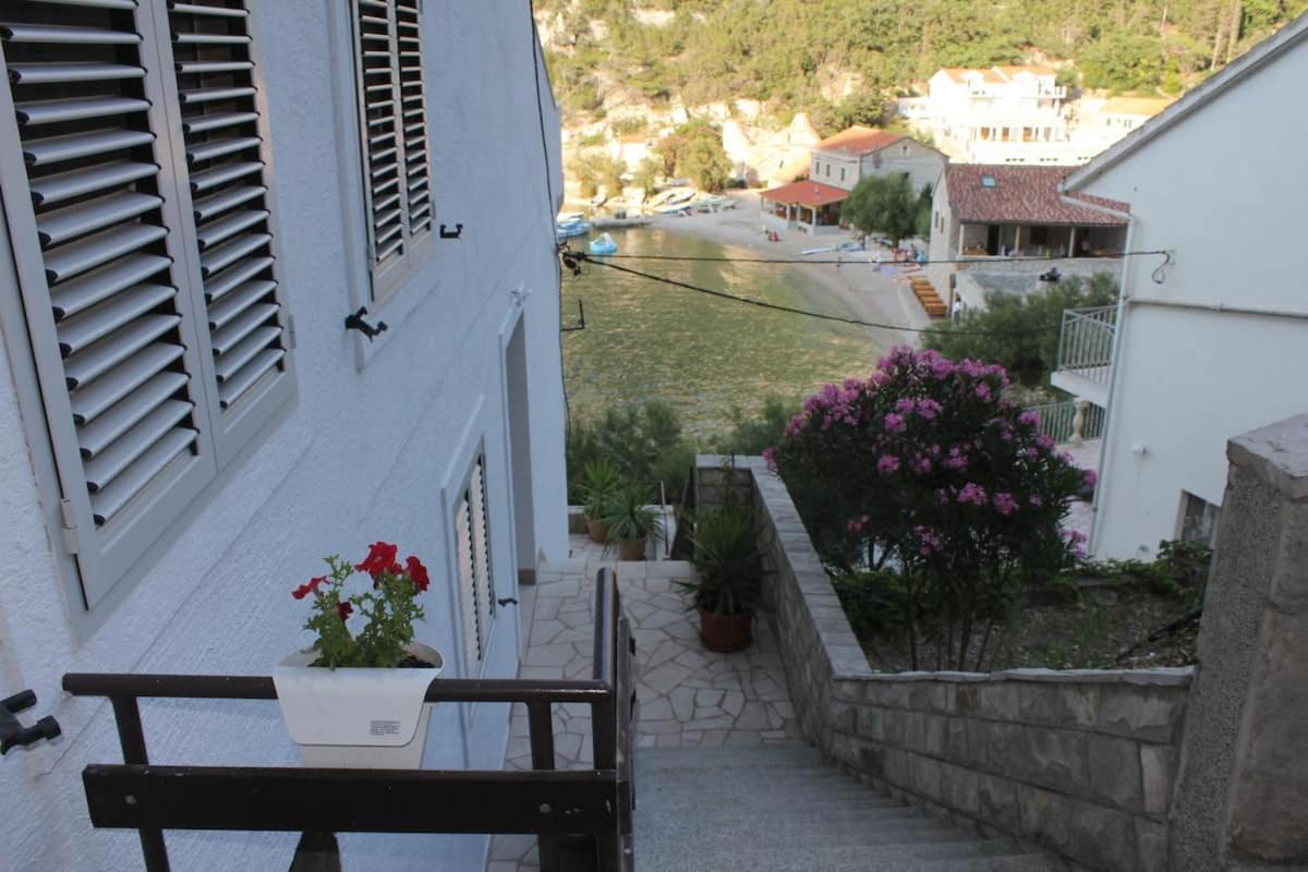 Villa Mateljan Zastražišće Екстериор снимка
