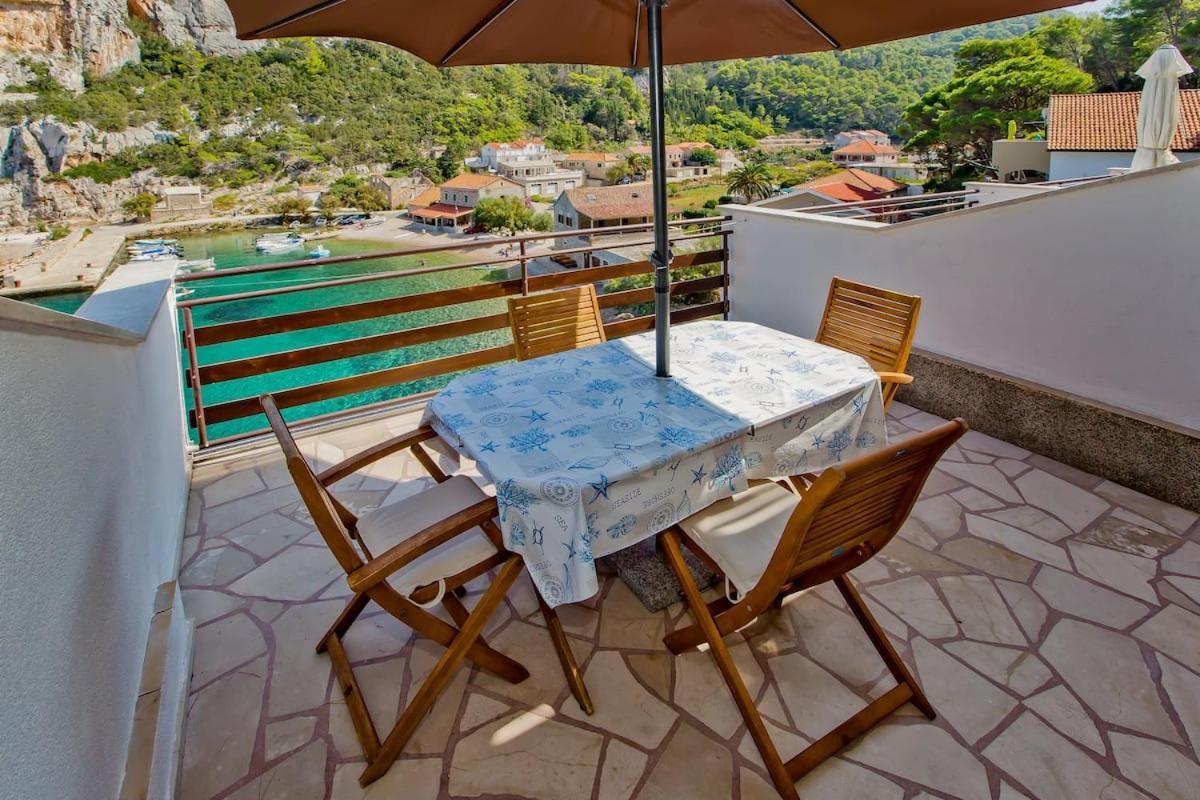 Villa Mateljan Zastražišće Екстериор снимка