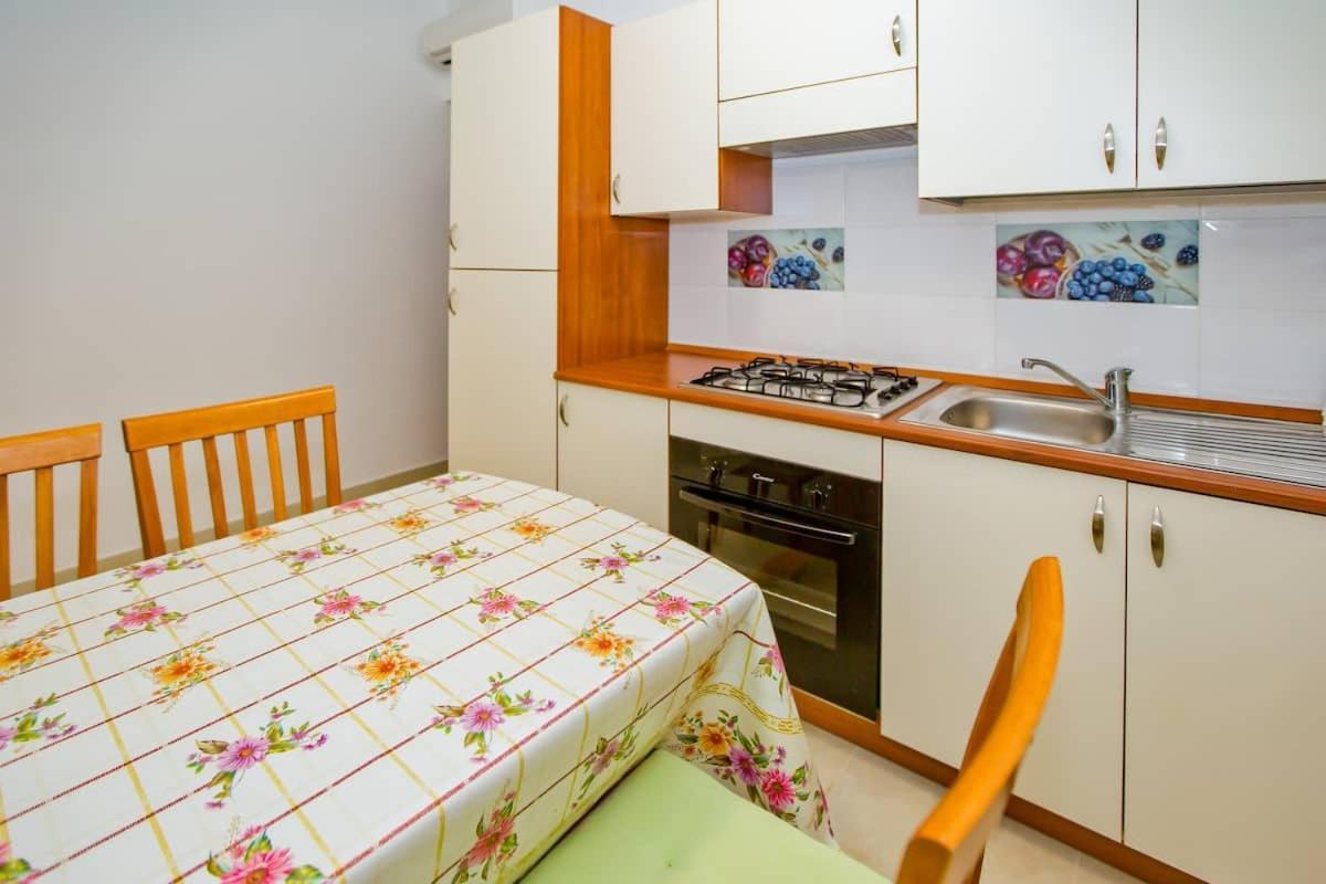 Villa Mateljan Zastražišće Екстериор снимка