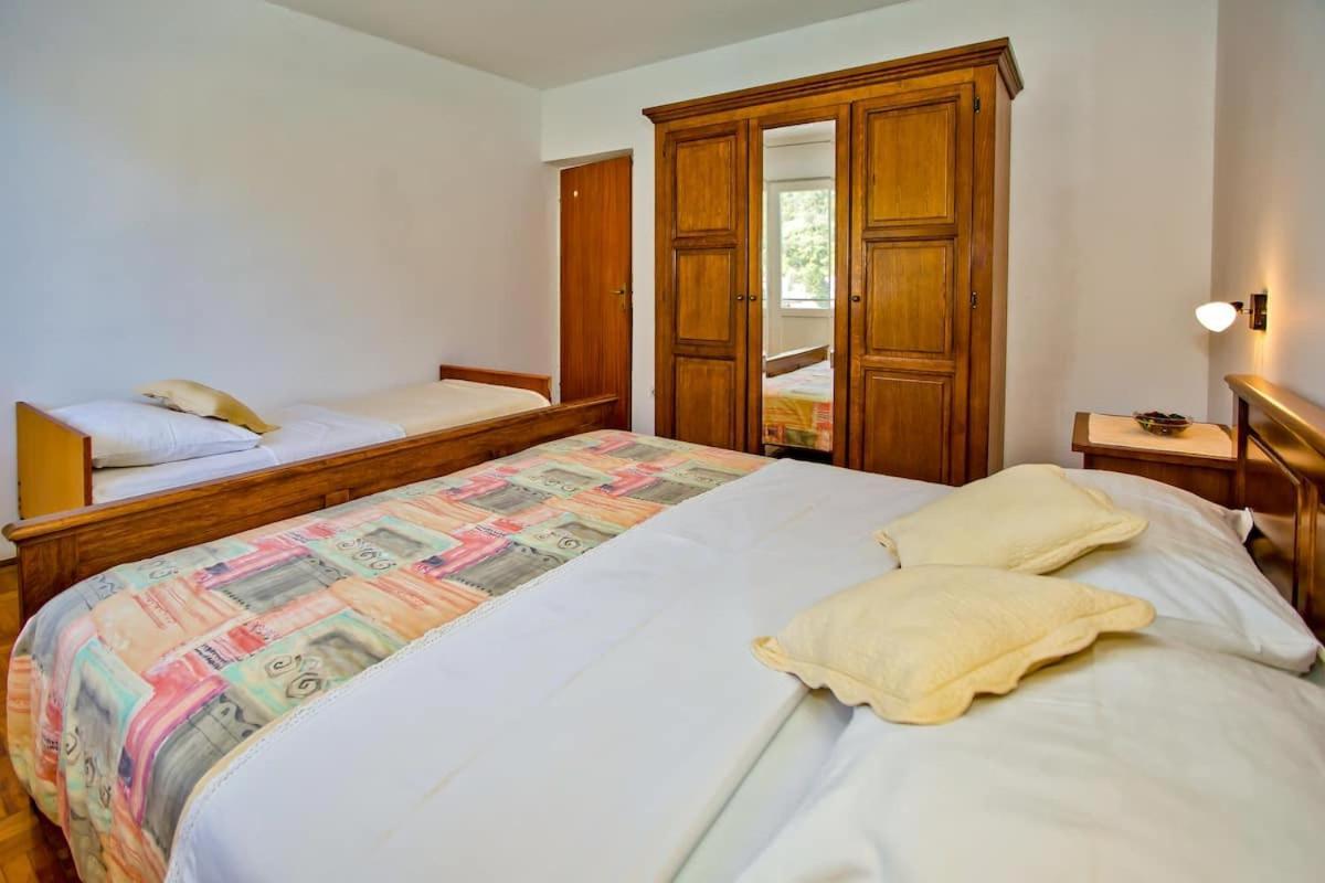 Villa Mateljan Zastražišće Екстериор снимка
