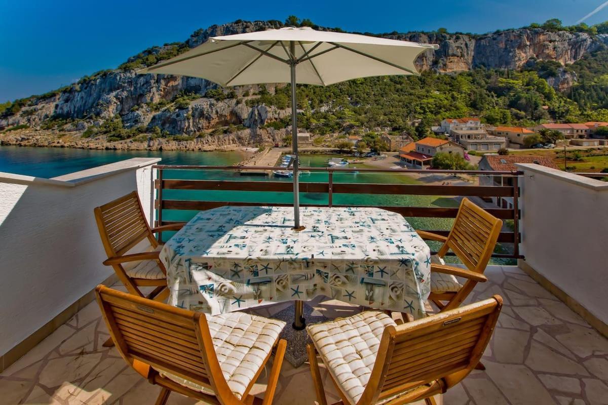 Villa Mateljan Zastražišće Екстериор снимка