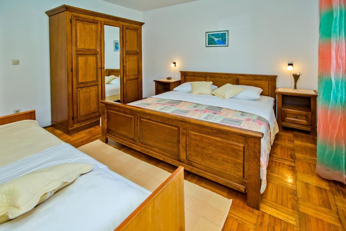 Villa Mateljan Zastražišće Екстериор снимка