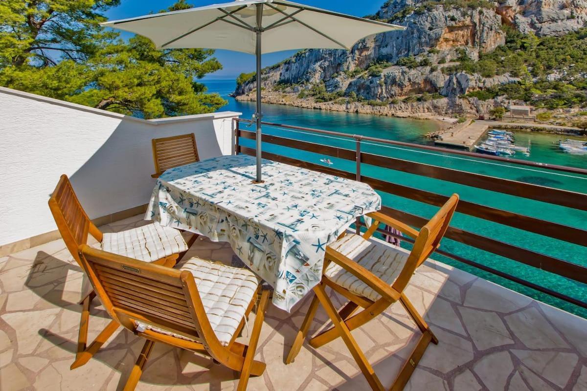Villa Mateljan Zastražišće Екстериор снимка