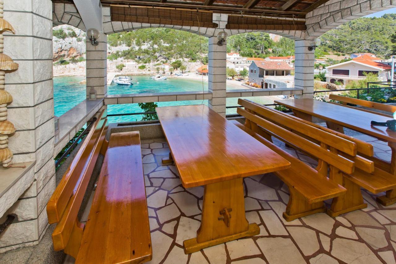 Villa Mateljan Zastražišće Екстериор снимка
