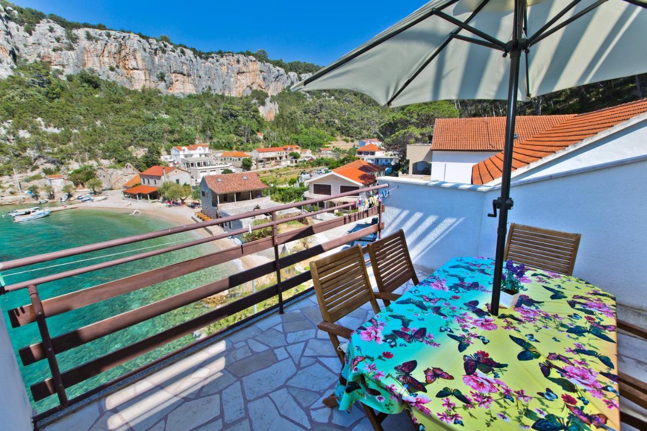 Villa Mateljan Zastražišće Екстериор снимка