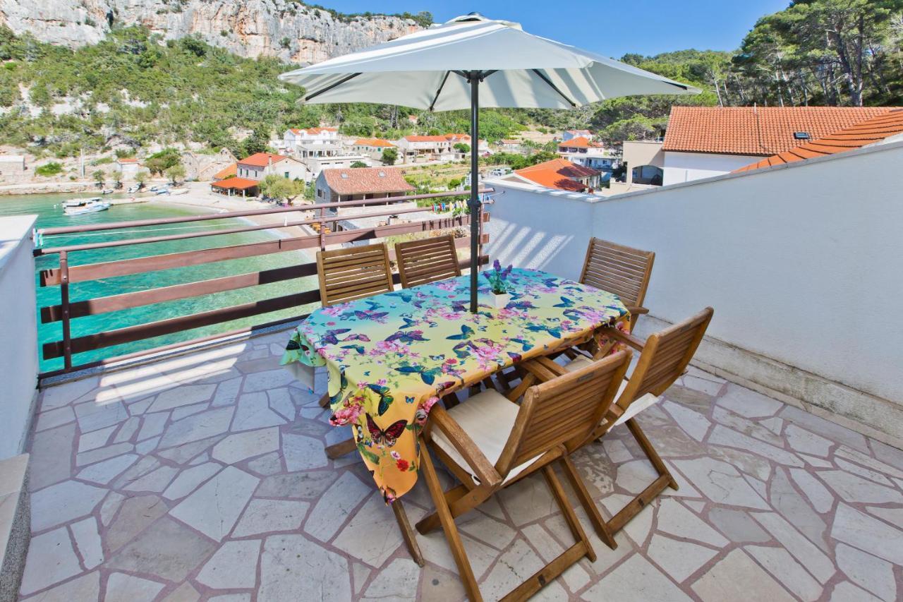 Villa Mateljan Zastražišće Екстериор снимка