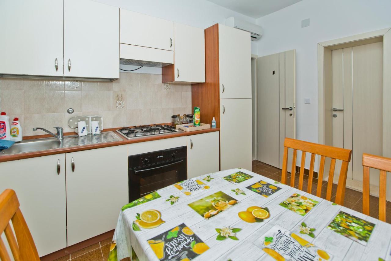 Villa Mateljan Zastražišće Екстериор снимка