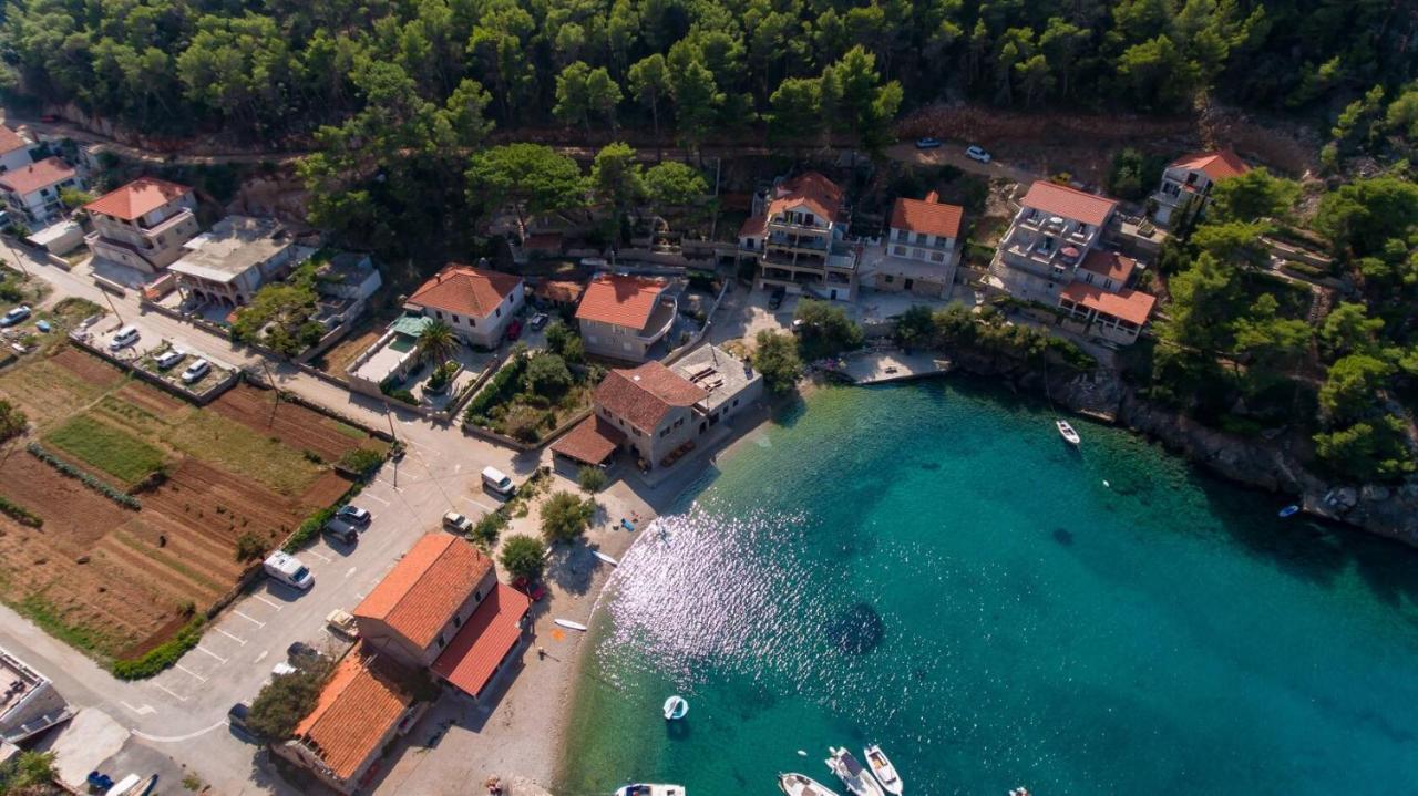 Villa Mateljan Zastražišće Екстериор снимка
