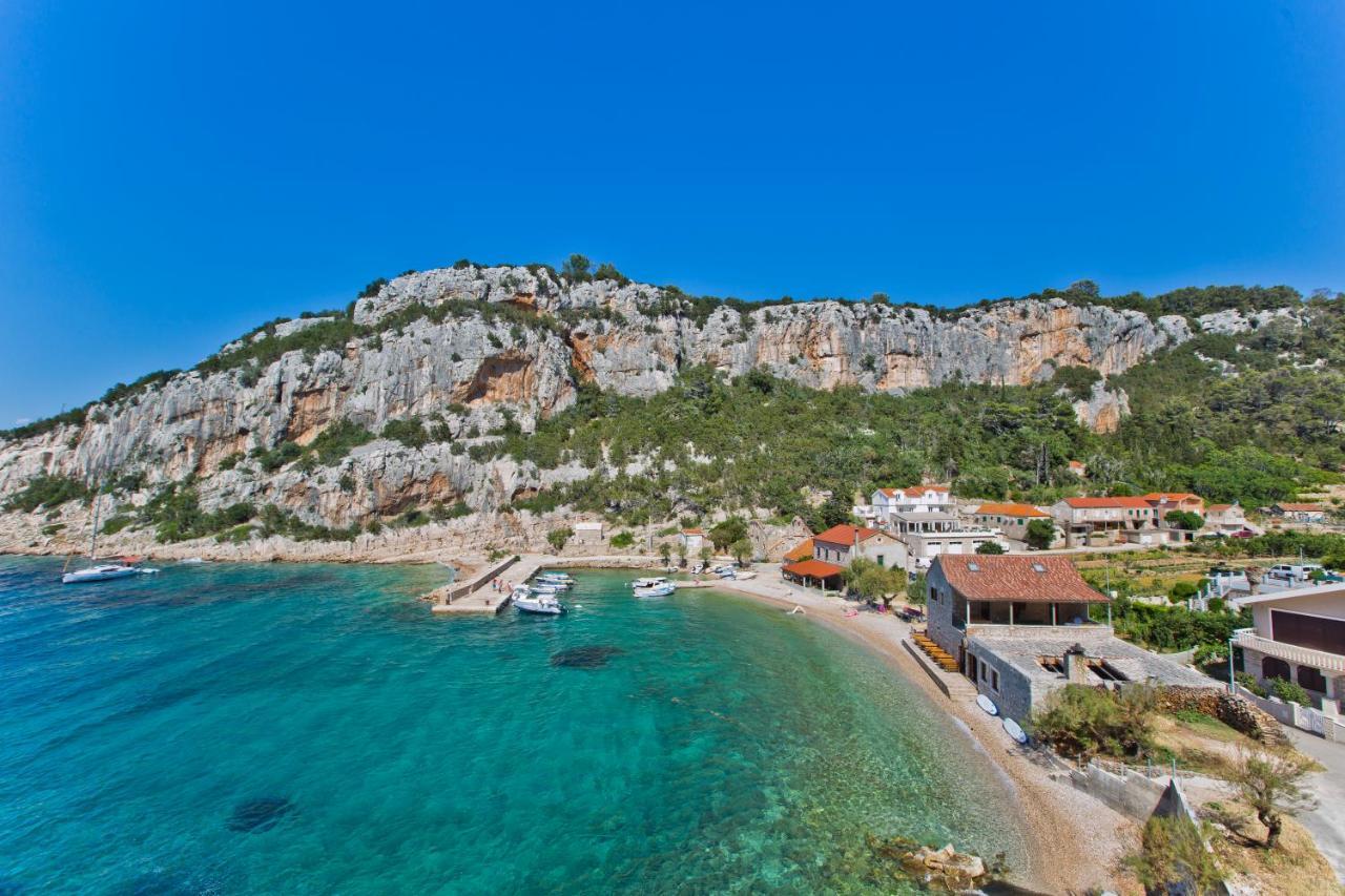 Villa Mateljan Zastražišće Екстериор снимка